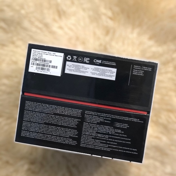 Beatssolo3 wireless - black - NWT - Picture 3 of 4